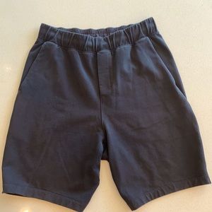 Lululemon Mens size M black workout shorts